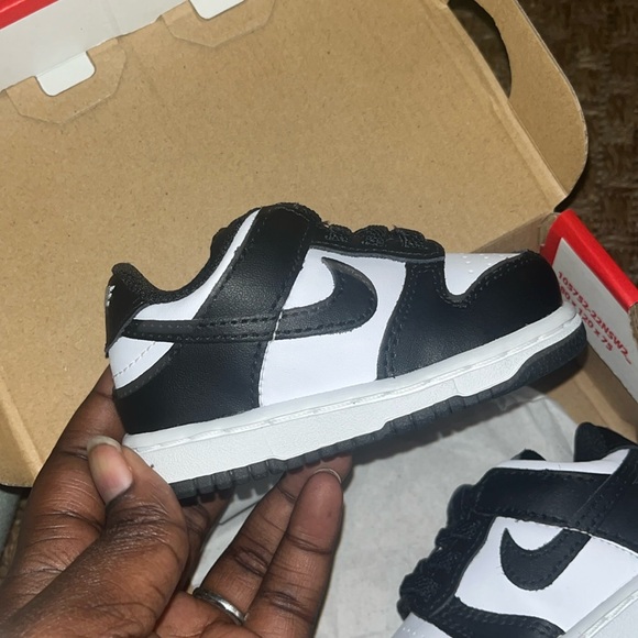 Panda Dunks sz 4c - Picture 2 of 4